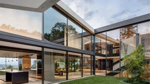 夏天玻璃自爆高发期？大玻璃封窗必看 “安全指南”！