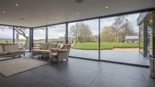 系统门窗加盟攻略：门窗清洁保养方法，让家中焕然一新！