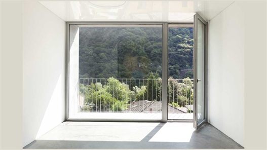 系统门窗品牌攻略：房子采光差，主要原因是门窗选不对！